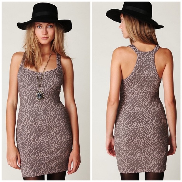 Free People Dresses & Skirts - EUC Free People Bodycon Animal Print Knit Mini Dress